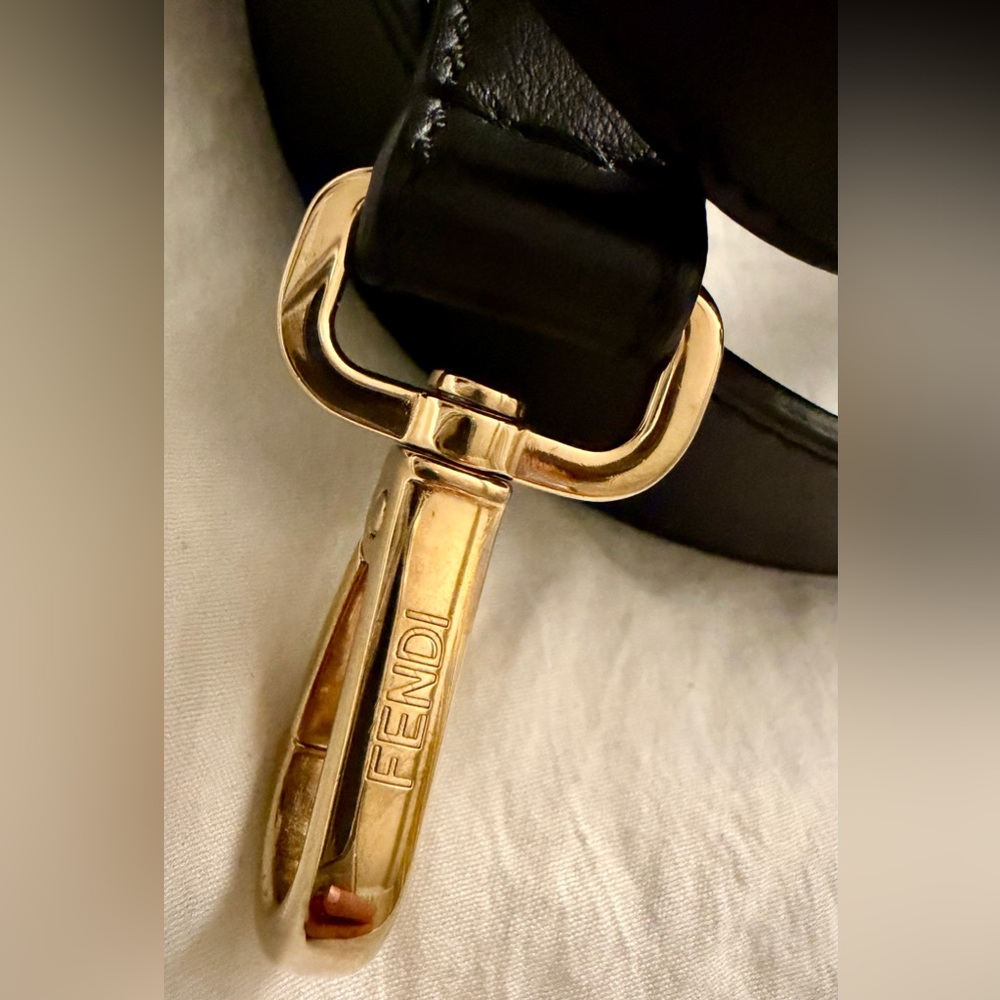👑✅PRICE FIRM✅ AUTHENTIC FENDI Black Leather Crossbody Strap - Picture 8 of 17